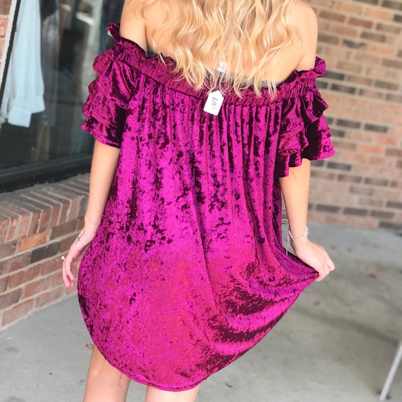 Closet clear out 🚨 Velvet Off Shoulder dress - Picture 6 of 8